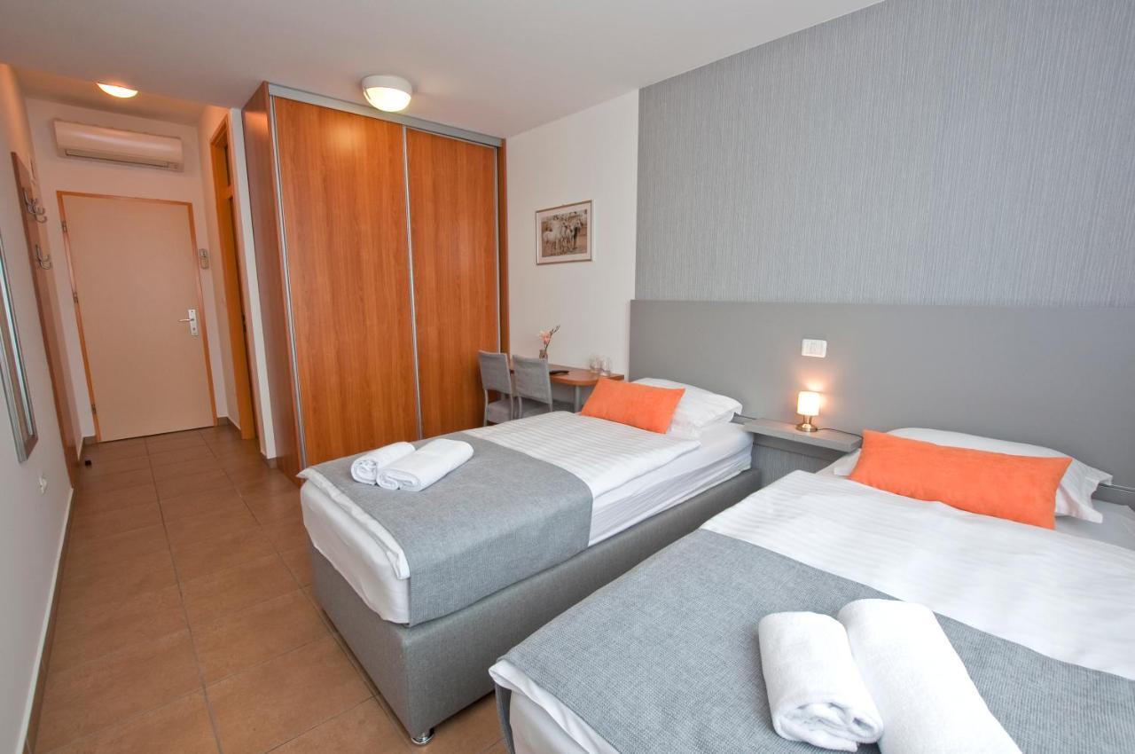 Sobe Rooms Nataly Сежана Екстериор снимка